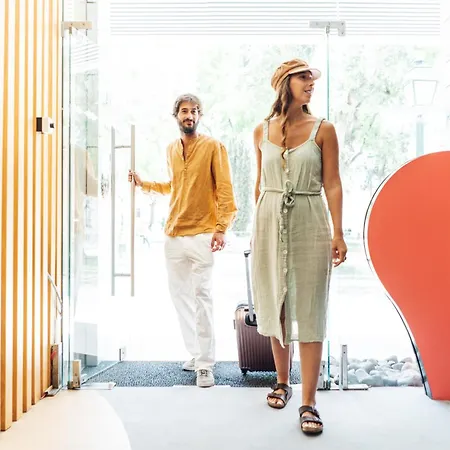 托里什韦德拉什中心酒店 4*