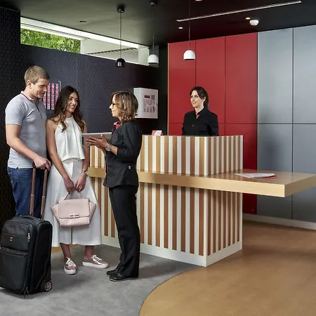 托里什韦德拉什中心酒店 4*