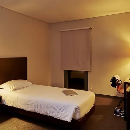 托里什韦德拉什中心酒店 酒店 托里什韦德拉什