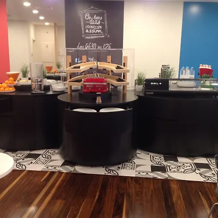 托里什韦德拉什中心酒店 酒店