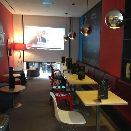 托里什韦德拉什中心酒店 4*