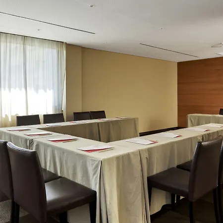 托里什韦德拉什中心酒店 酒店